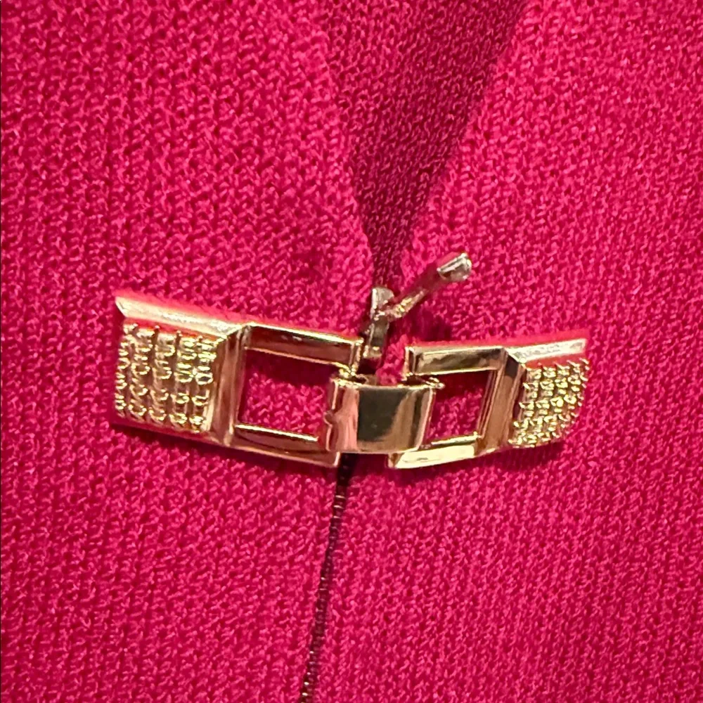 NWT St. JOHN Two Piece Suit Jacket 2 Skirt 6 ~ Red w/Gold Hardware Santana Knit - Picture 7 of 17